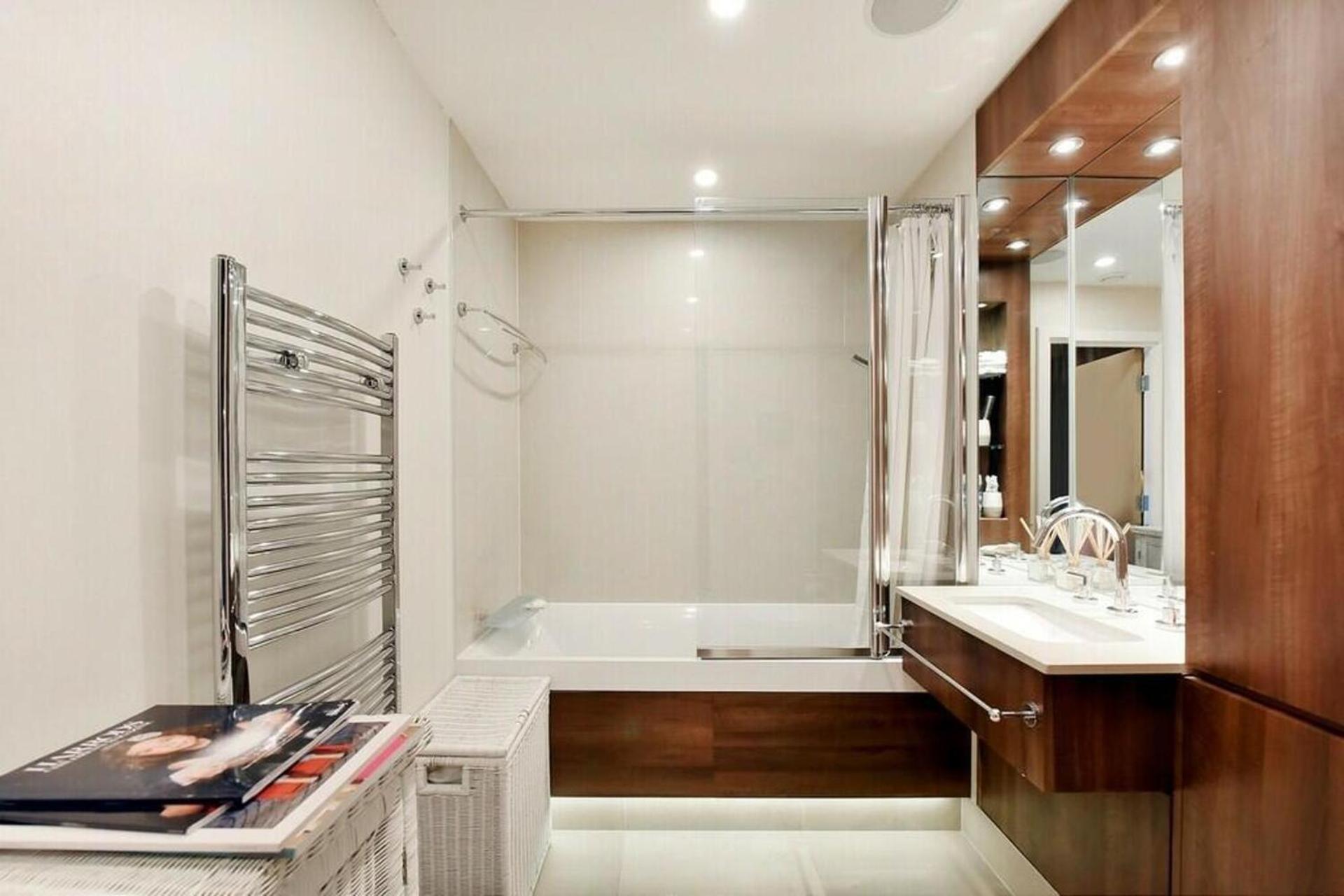Luxury In Battersea Reach Londres