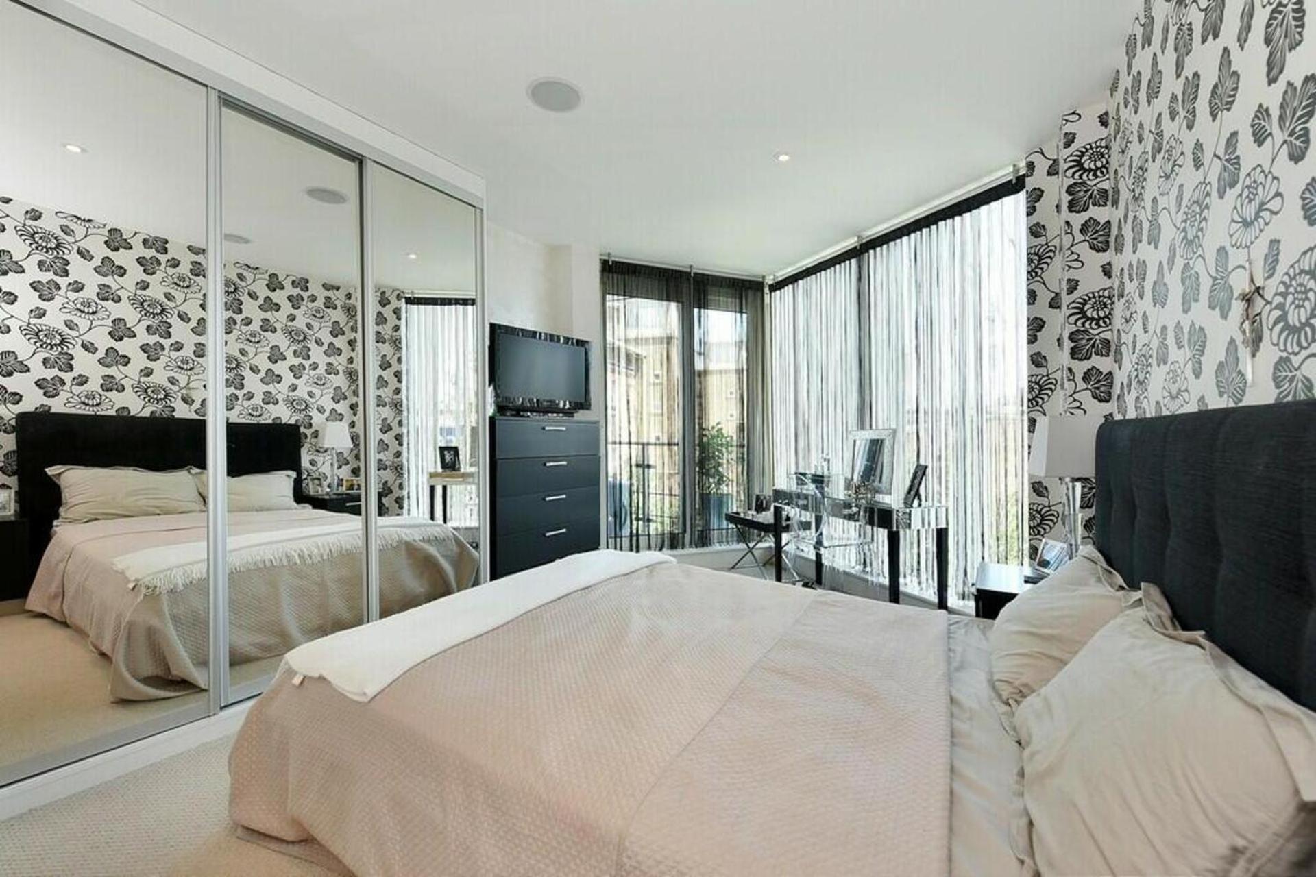 Luxury In Battersea Reach Londres