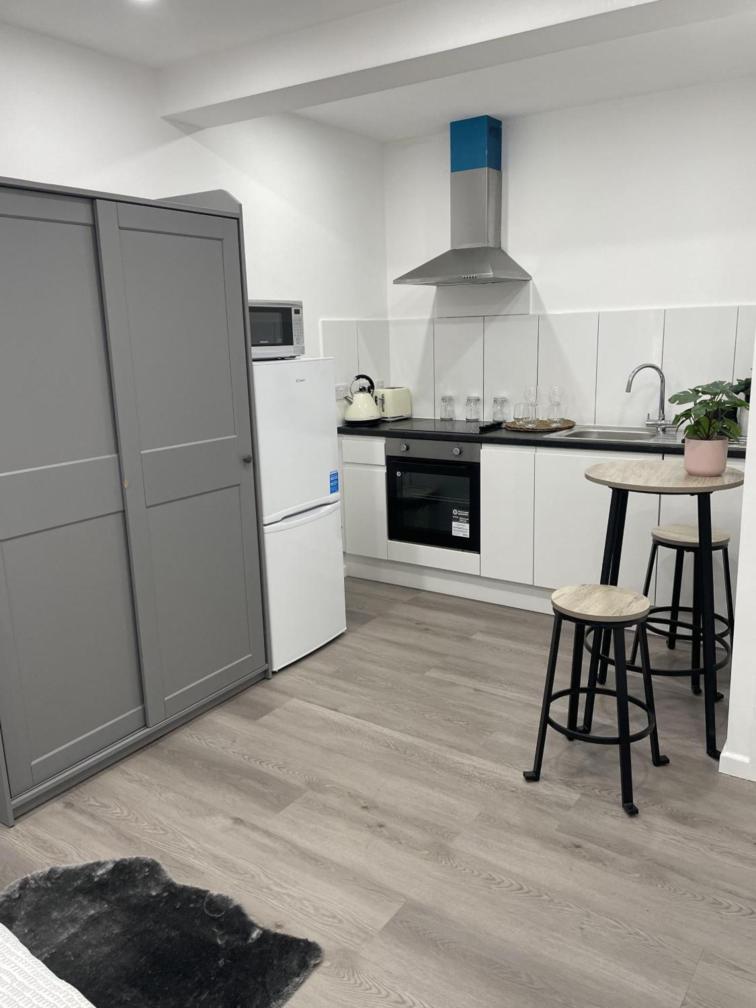 Charming 1-bed In Appartement *