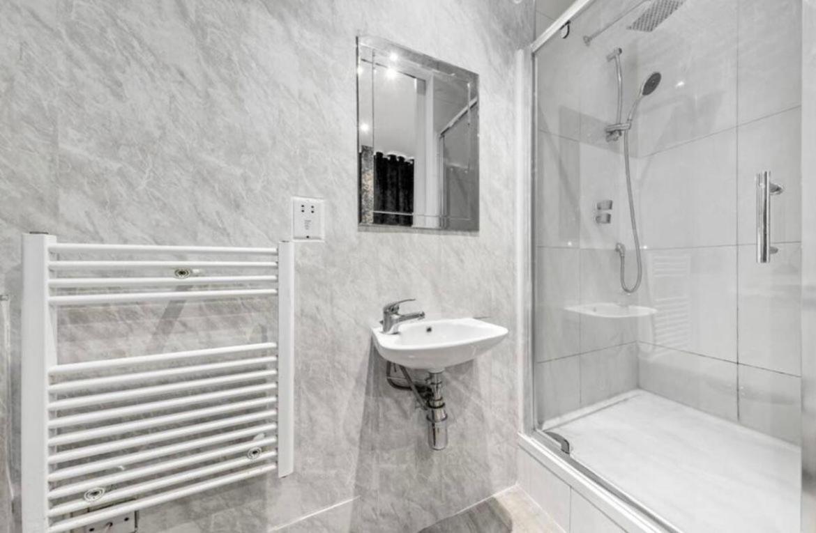 Apartamento Two Bedroom Flat Opposite To Harrods Kb15 *