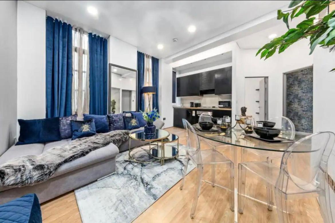Two Bedroom Flat Opposite To Harrods Kb15 *