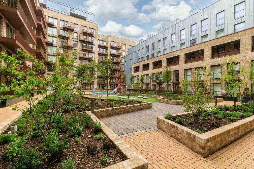 Apartment 1br Gem In Shared Near O2 Arena & Excel With Patio, Private Bath, Free Parking & Garden London