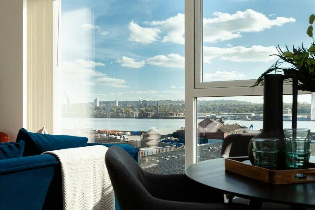 1br Gem In Shared Near O2 Arena & Excel With Patio, Private Bath, Free Parking & Garden Apartment *