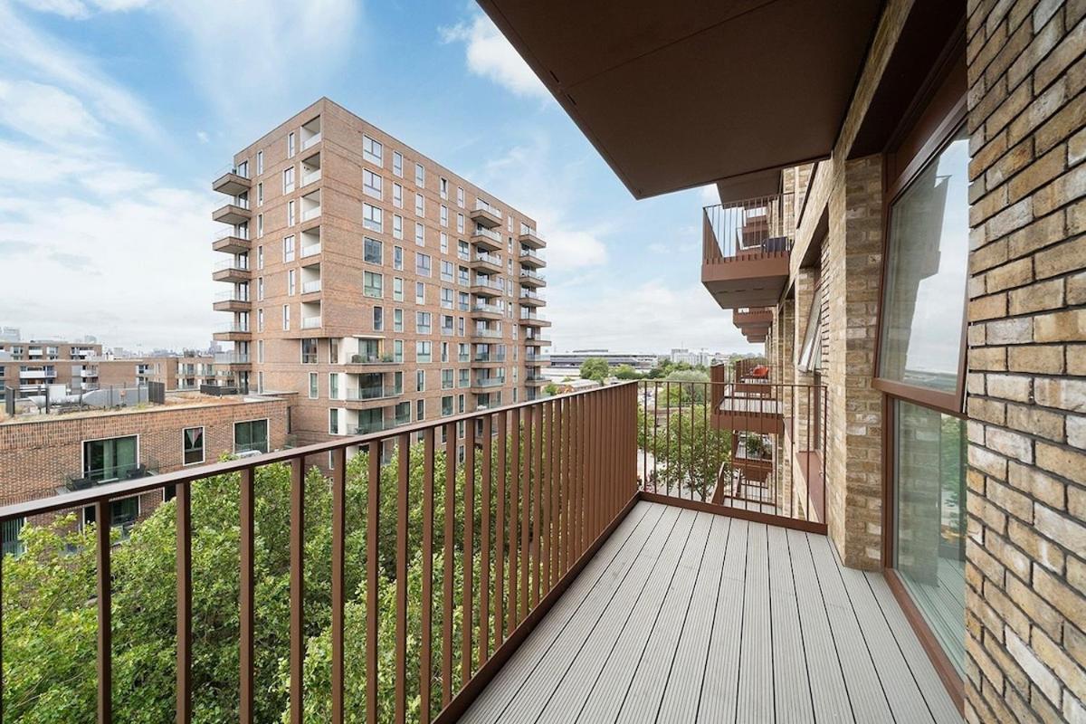 1br Gem In Shared Near O2 Arena & Excel With Patio, Private Bath, Free Parking & Garden Apartment
