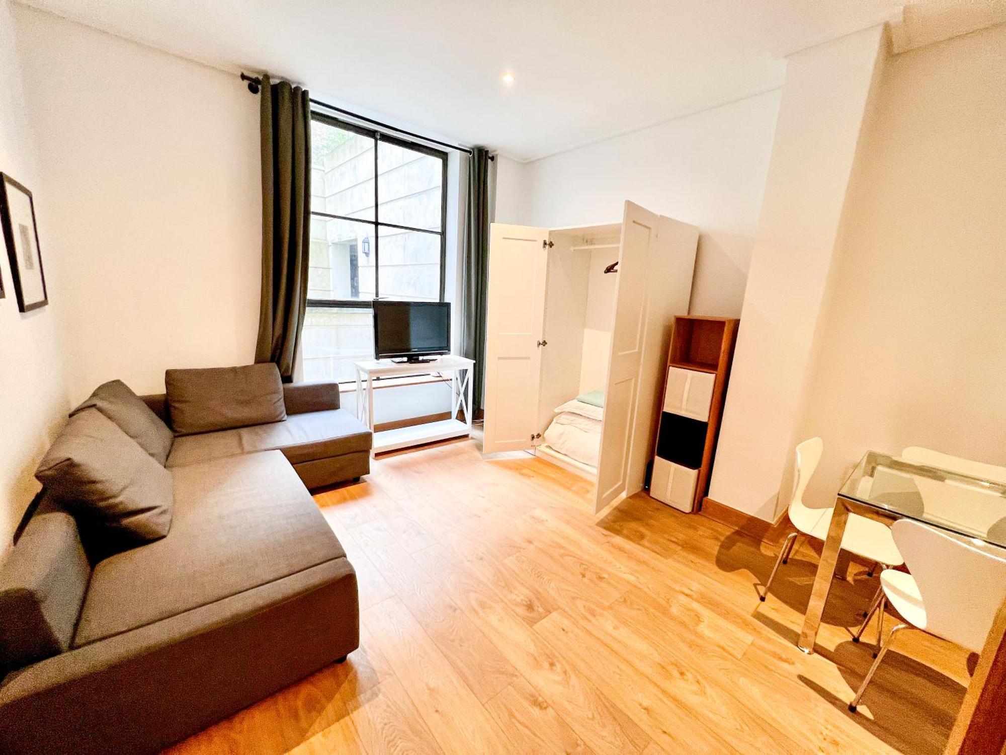Excellent Entire Between St Pauls Cathedral And Covent Garden Apartamento Londres