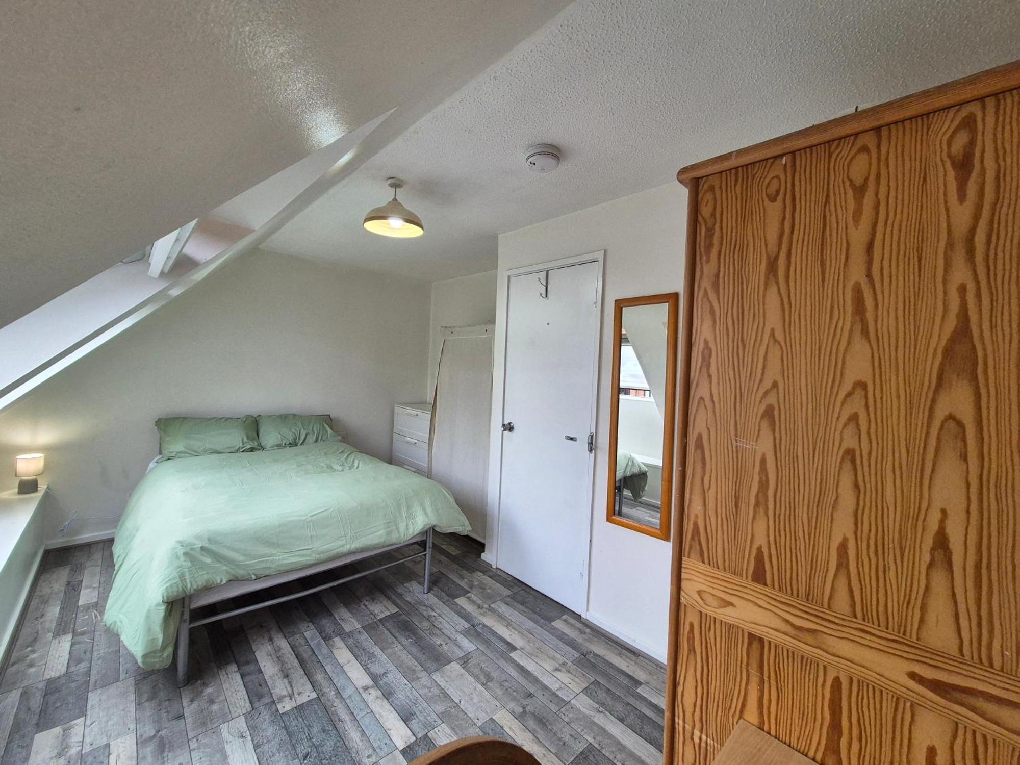 Hospedagem domiciliar Spacious And Elegant With En-suites Available In Canary Wharf Londres