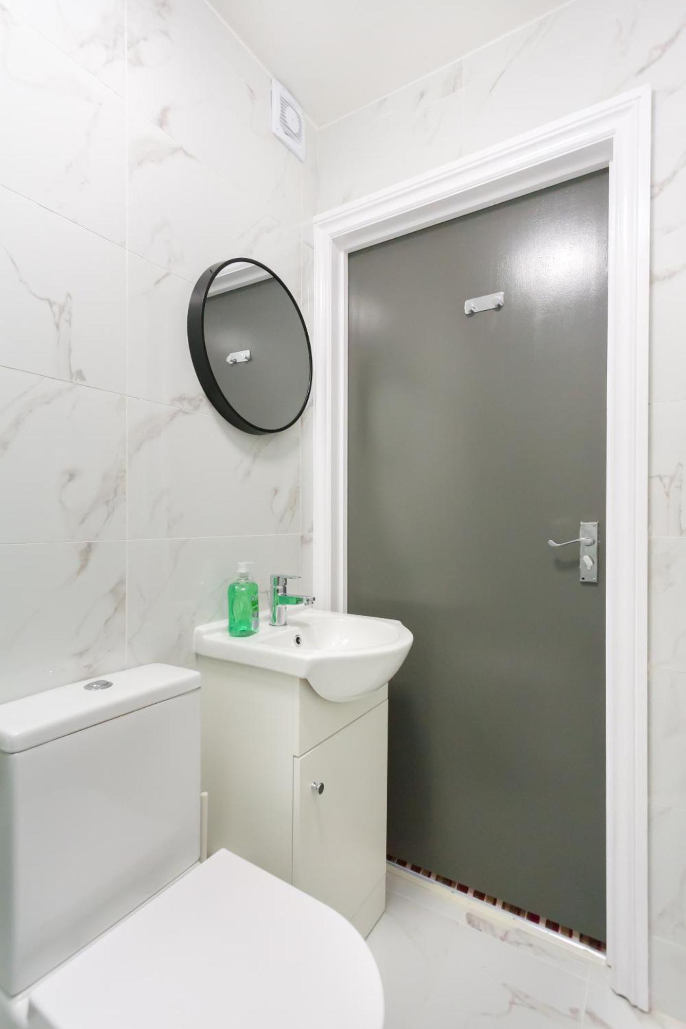 Casa de hóspedes Studio9 - Next To Emirates Stadium - Budget With Shared Bathroom Londres