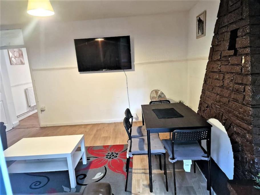 Zone 1, 3bedroom With A Garden *