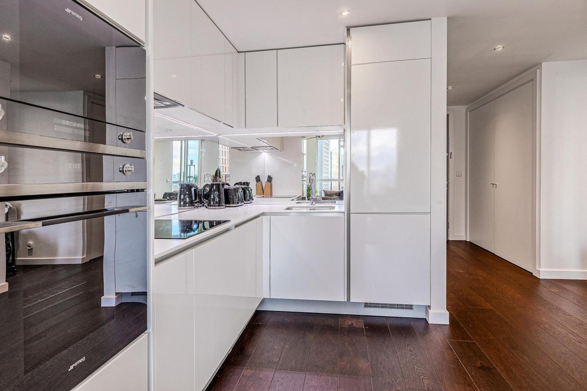 Bright 2br High Floor Flat, Nine Elms, 3min Tube Apartamento