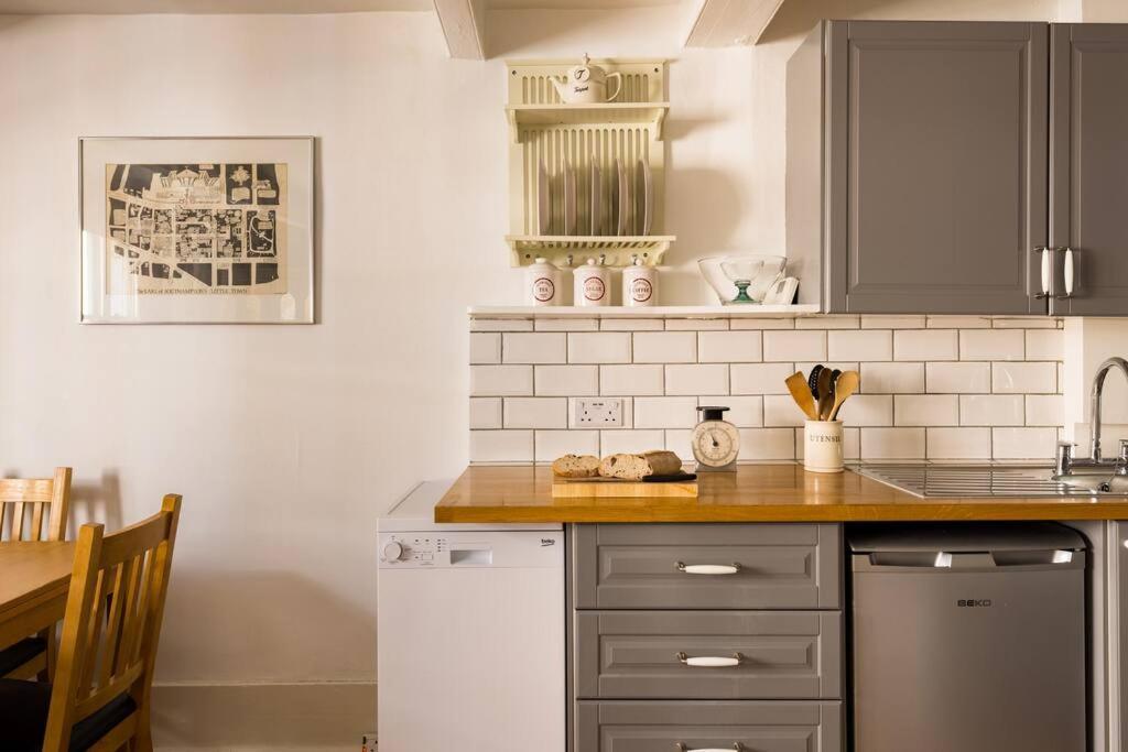 Spacious, Light-filled 2 Bedroom Londres