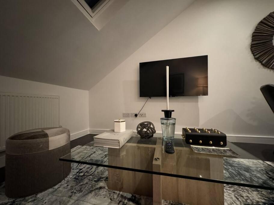 Luxxe 2br 2ba Duplex 5 Mins From Hither St - 65c * Londres