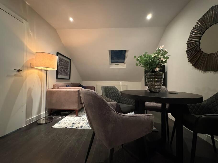 Luxxe 2br 2ba Duplex 5 Mins From Hither St - 65c * Londres