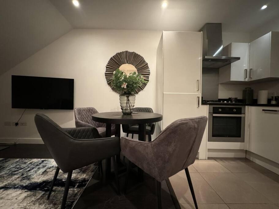 Luxxe 2br 2ba Duplex 5 Mins From Hither St - 65c Appartement