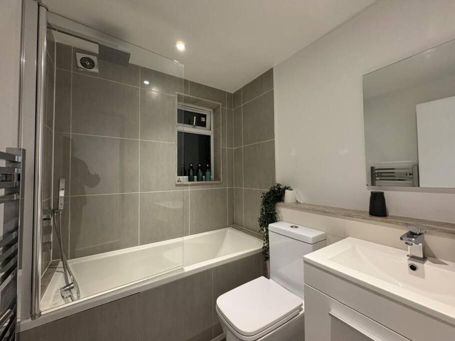 Luxxe 2br 2ba Duplex 5 Mins From Hither St - 65c Londres