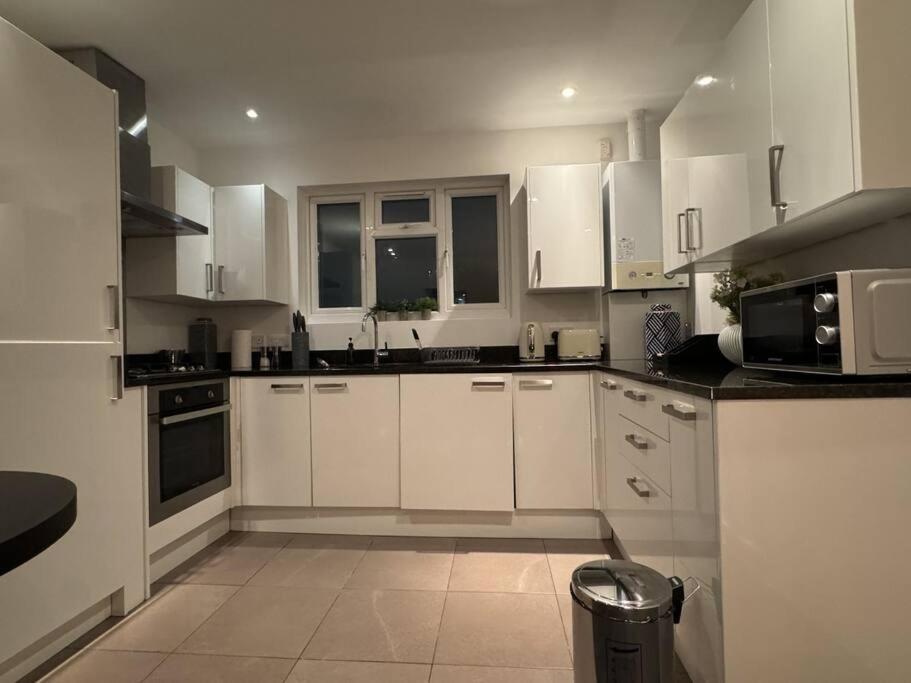 Luxxe 2br 2ba Duplex 5 Mins From Hither St - 65c Londres