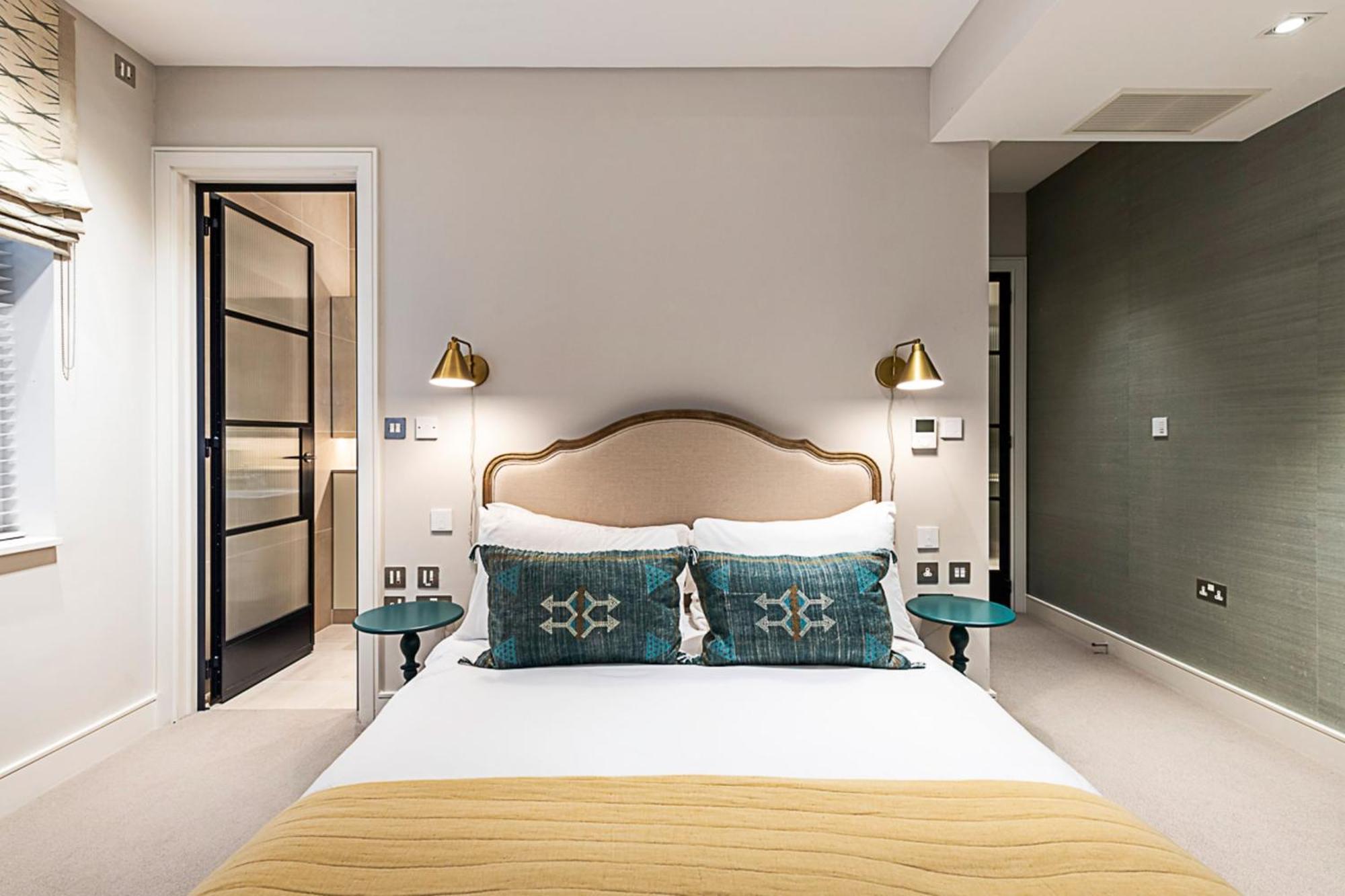 Pepys House A Modern Touch Of History * Londres