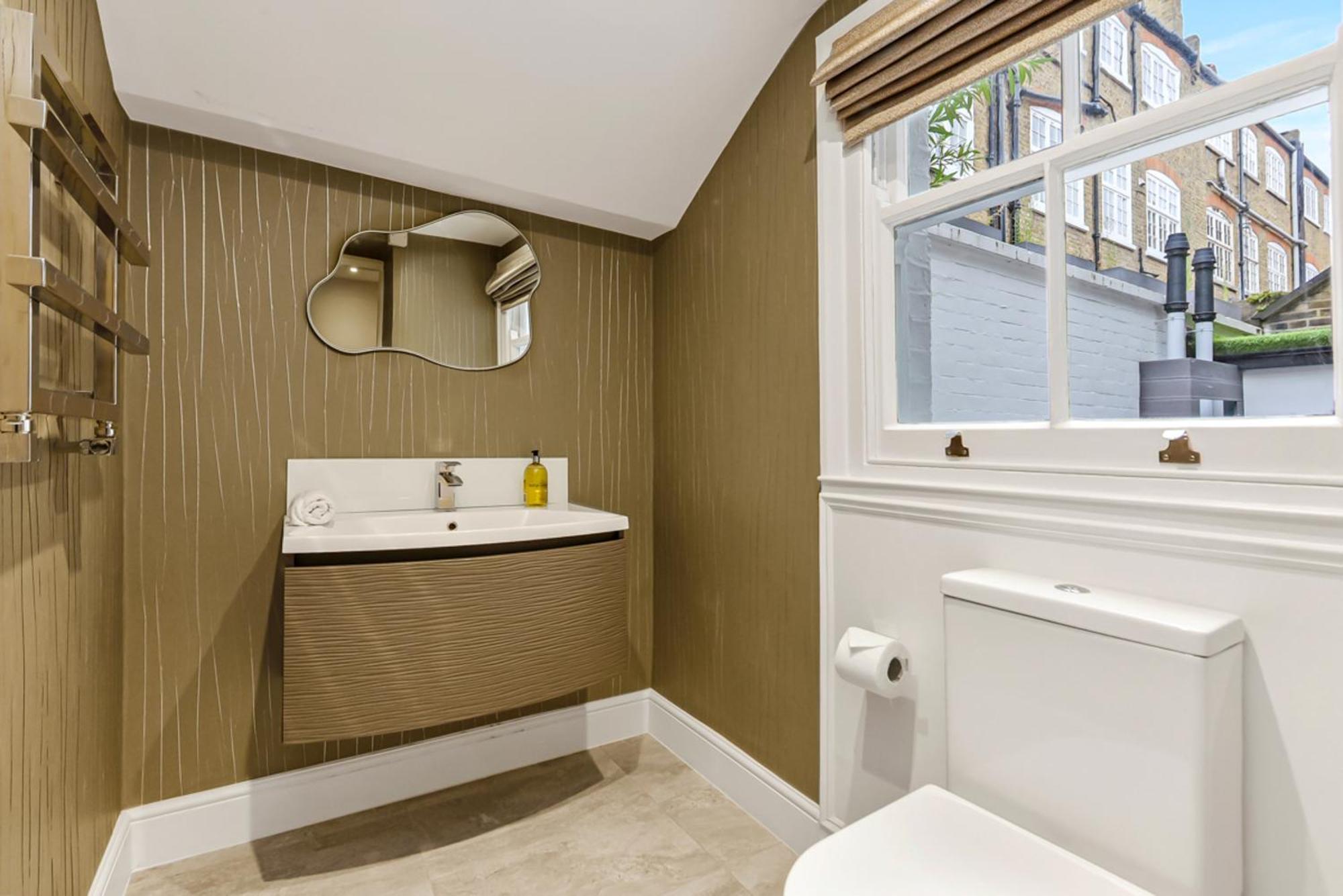 Mayfair With Private Terrace- 2 Bed Apartment *