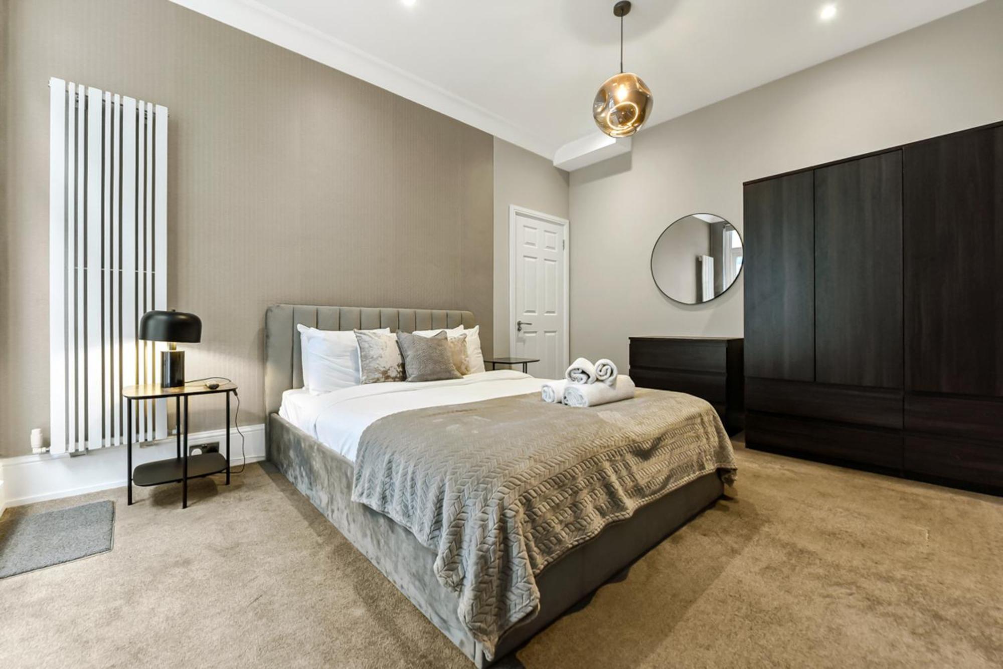 Mayfair With Private Terrace- 2 Bed London