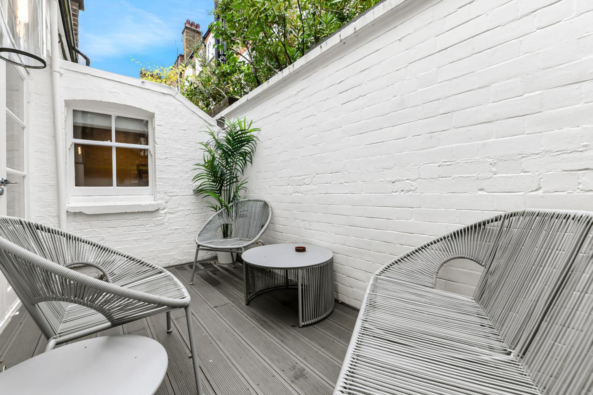 Mayfair With Private Terrace- 2 Bed Apartment London