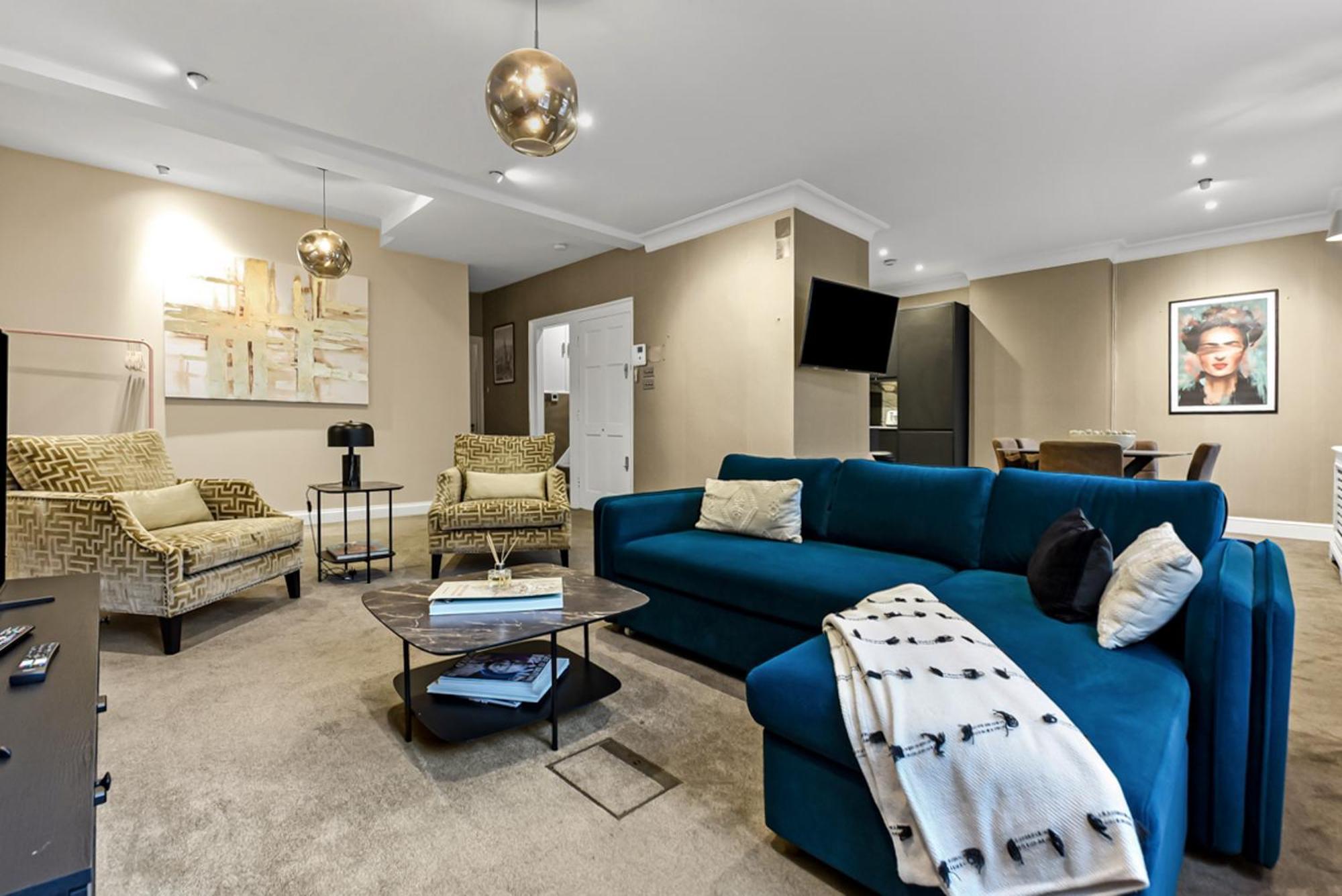 Mayfair With Private Terrace- 2 Bed London