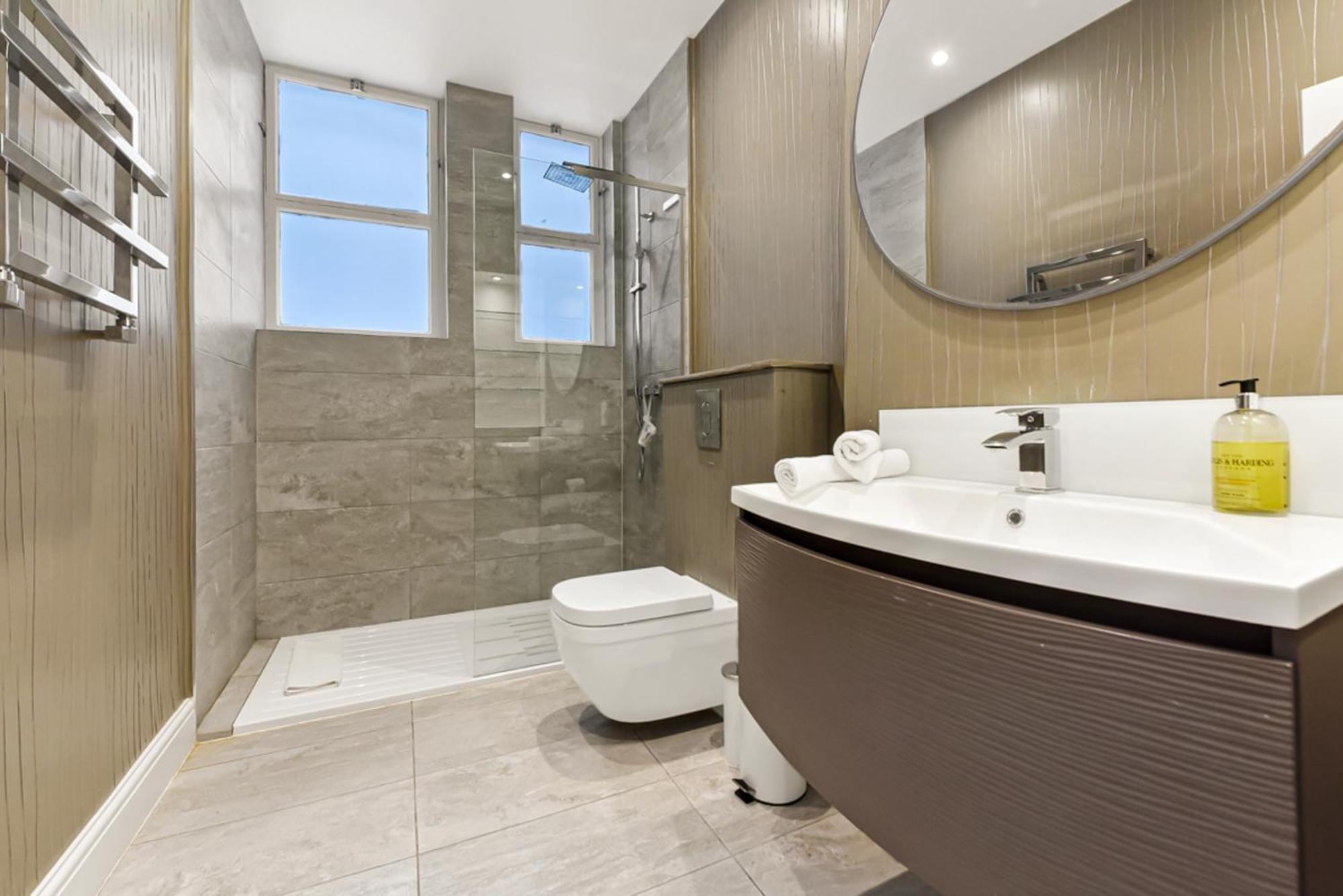 Mayfair With Private Terrace- 2 Bed Apartment London