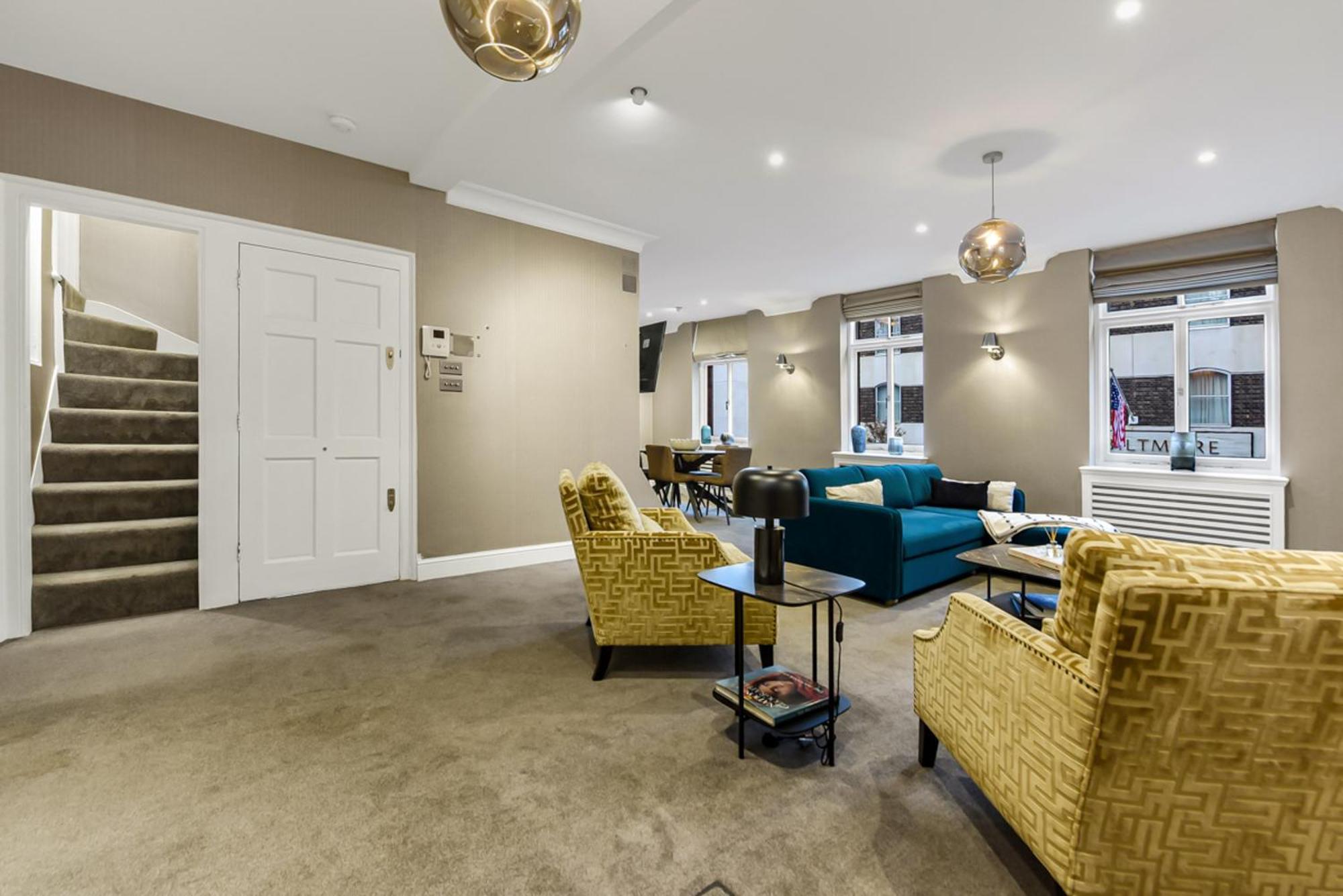 Mayfair With Private Terrace- 2 Bed Apartment *