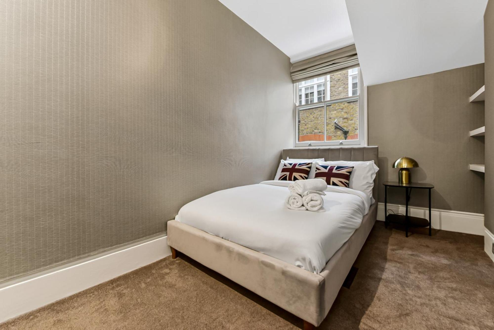 Mayfair With Private Terrace- 2 Bed Apartment London