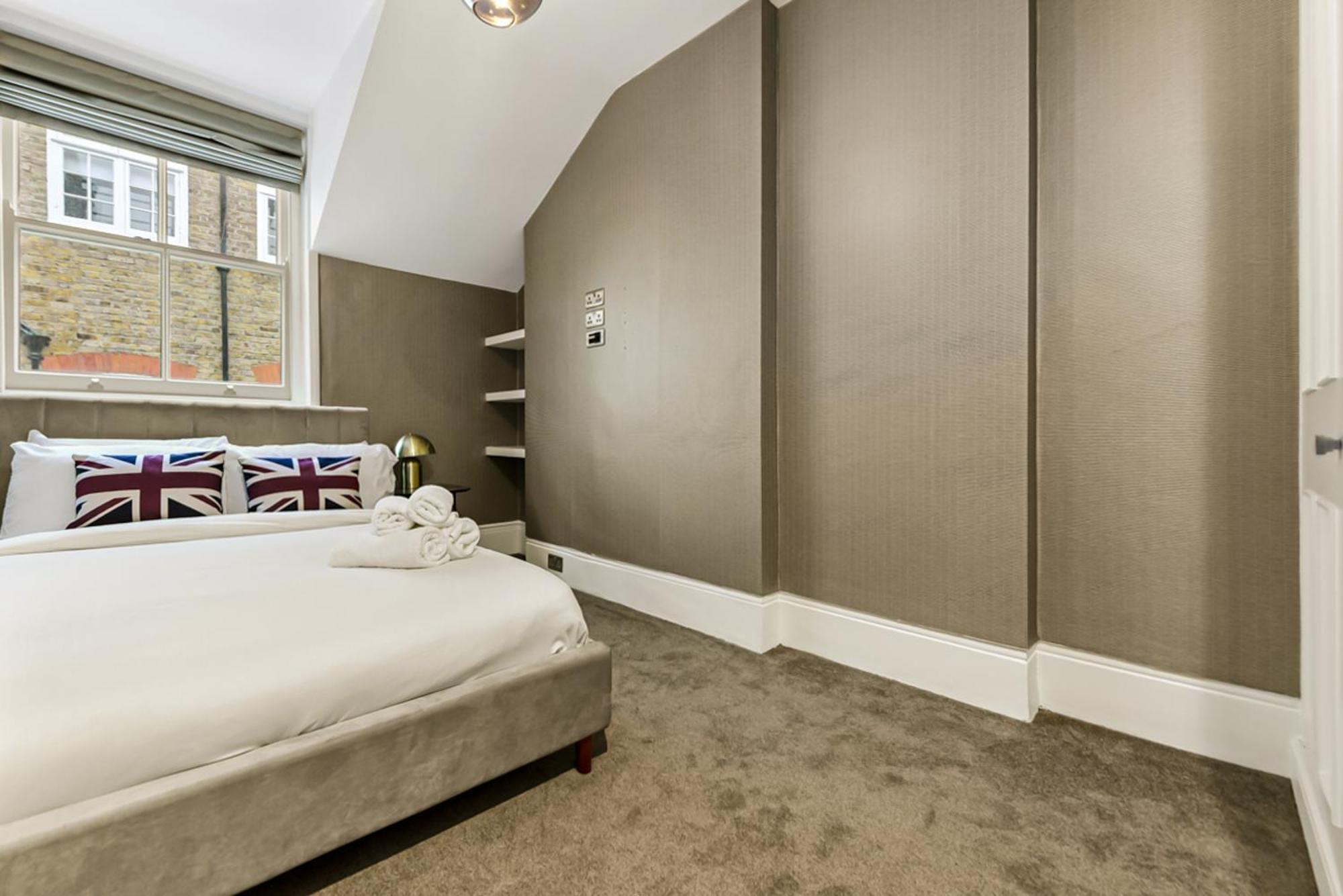 Mayfair With Private Terrace- 2 Bed *