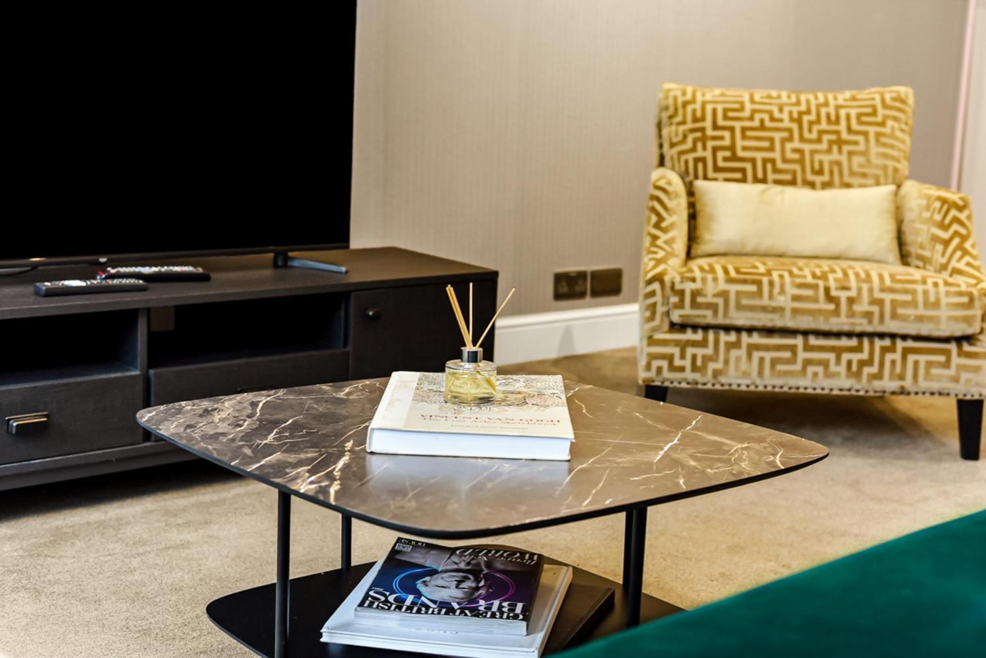 Mayfair With Private Terrace- 2 Bed Apartment