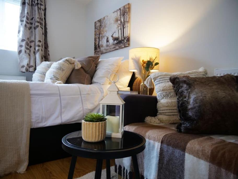 Charming Garden Hideaway! London