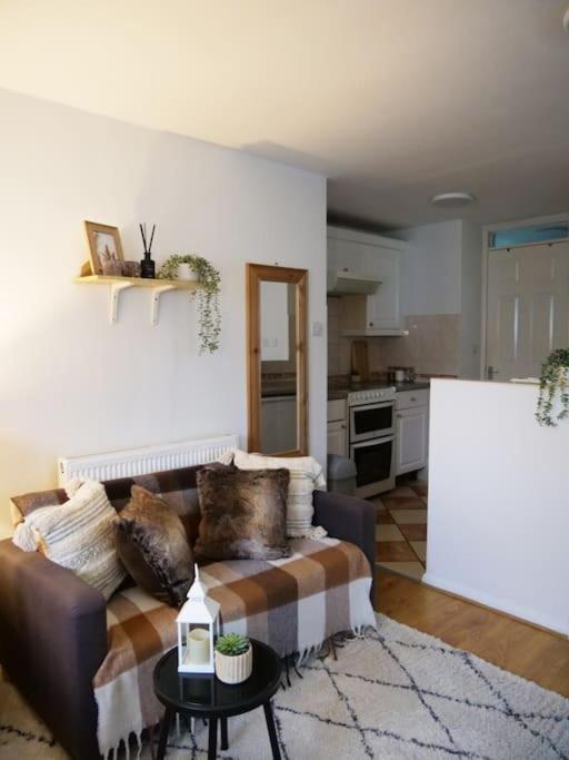 Charming Garden Hideaway! London