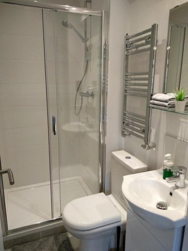 Guest house With En-suite And Free Parking