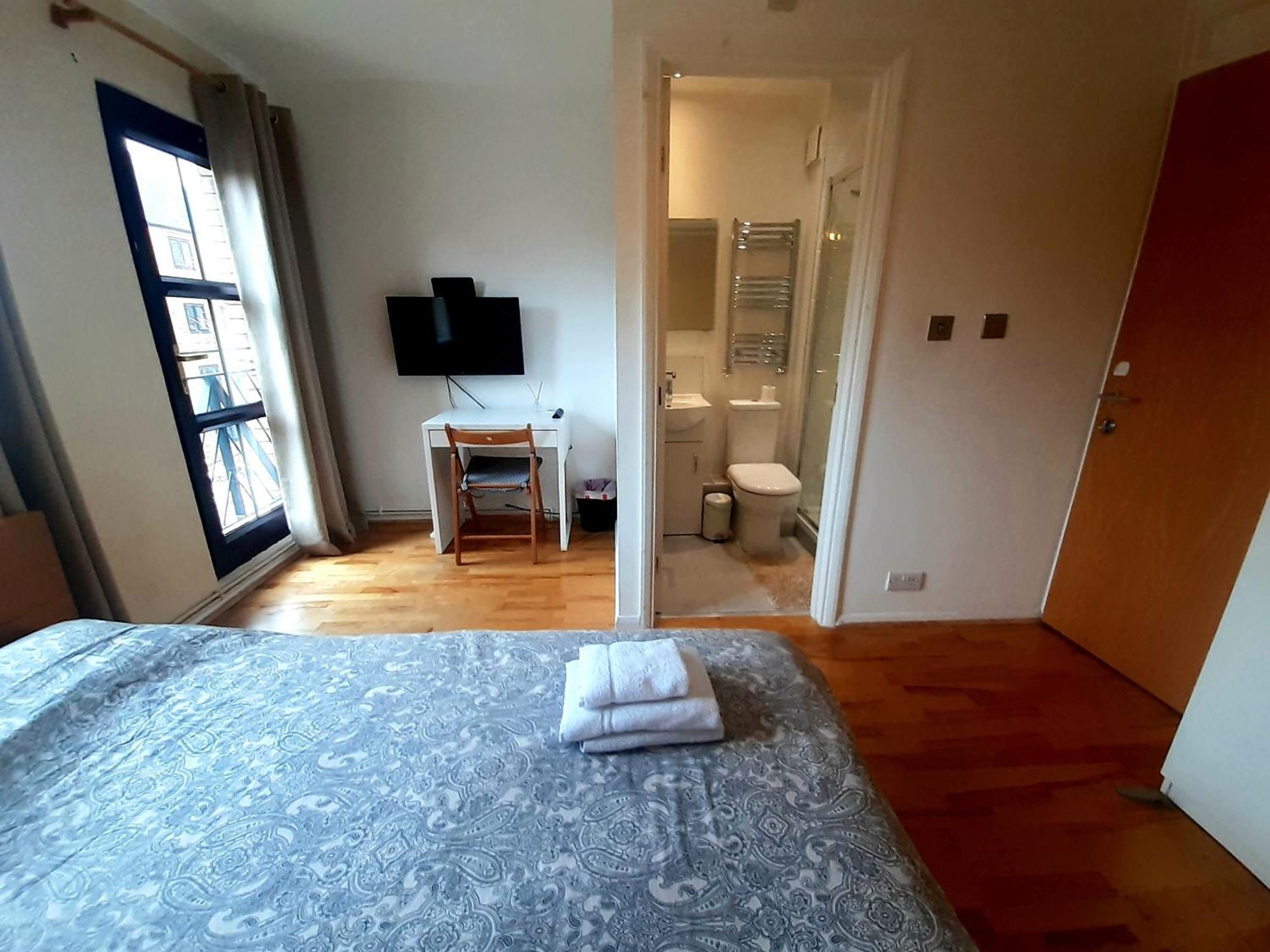 Guest house With En-suite And Free Parking 3*