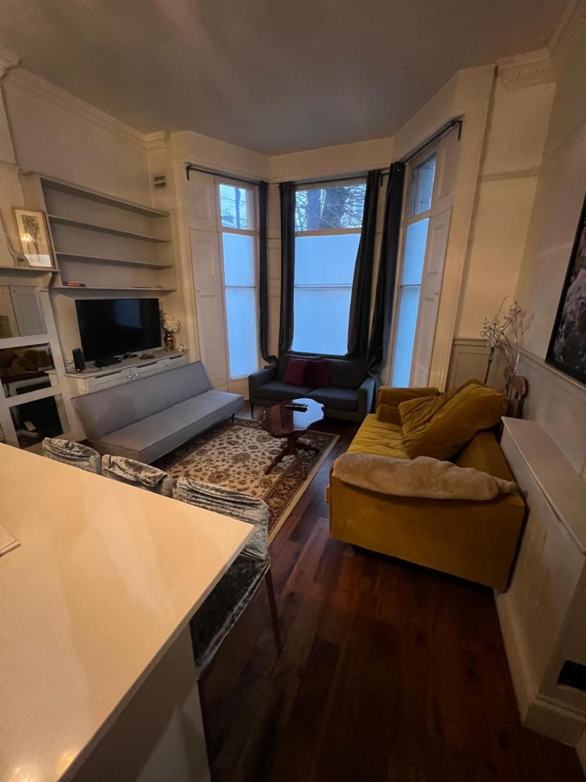 Stunning Holland Park- Sleeps 6 * London
