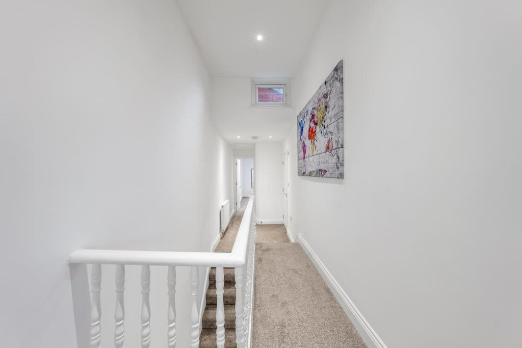 Brand New Cricklewood Zone 2 Modern Casa de férias Londres