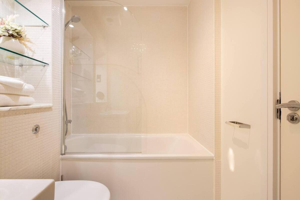 Stunning 2 Bed Ensuite *