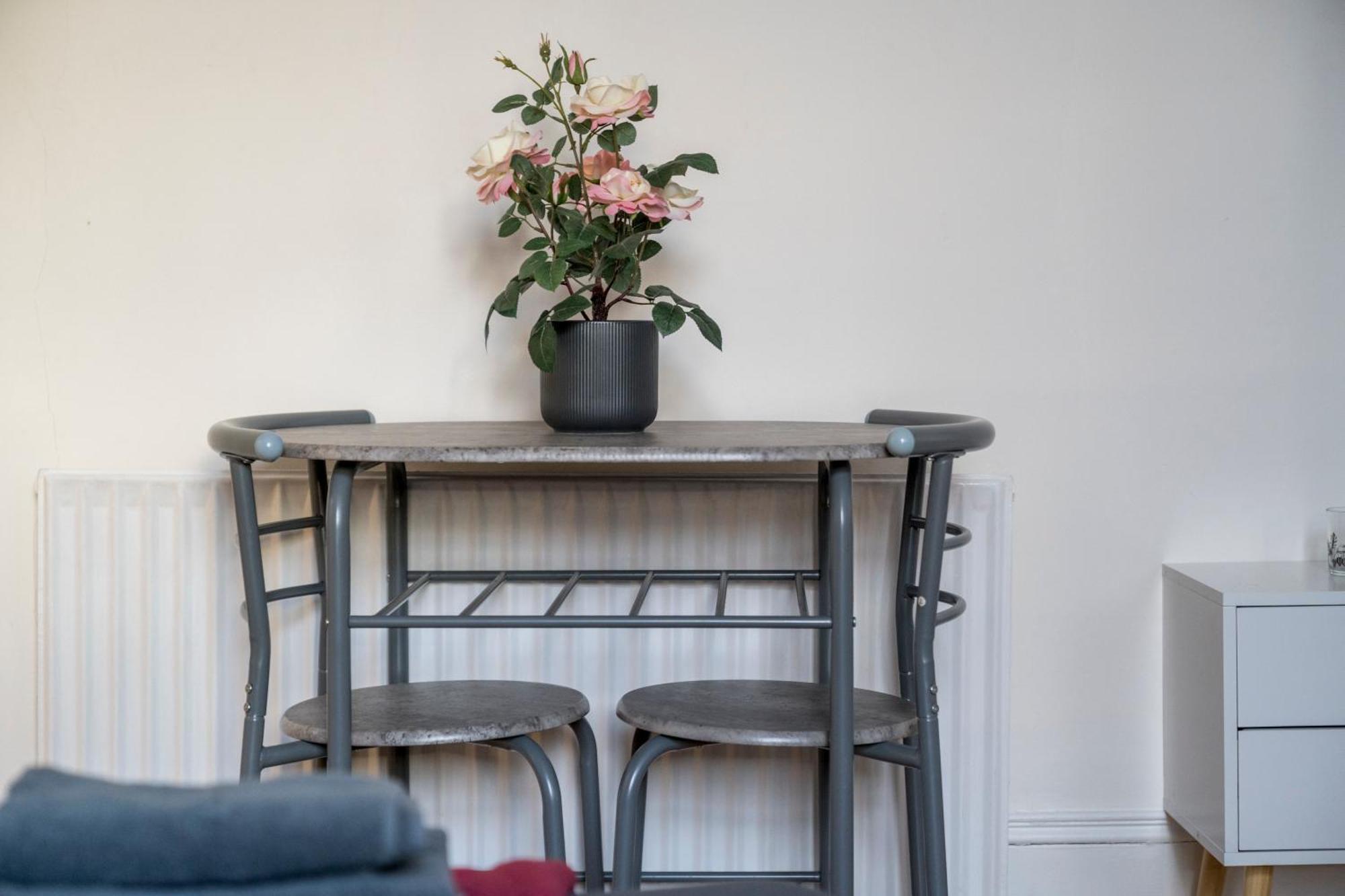 Cozy & Comfy Woodgreen Station 2br 2mins To Metro 20mins To