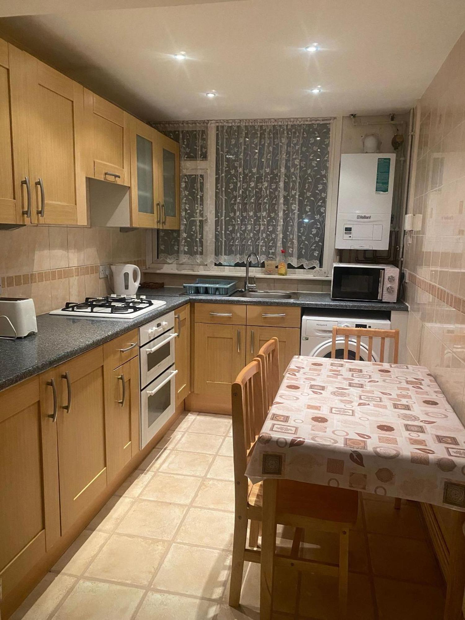Apartamento Charming 4-bedroom In East - Perfect Getaway *