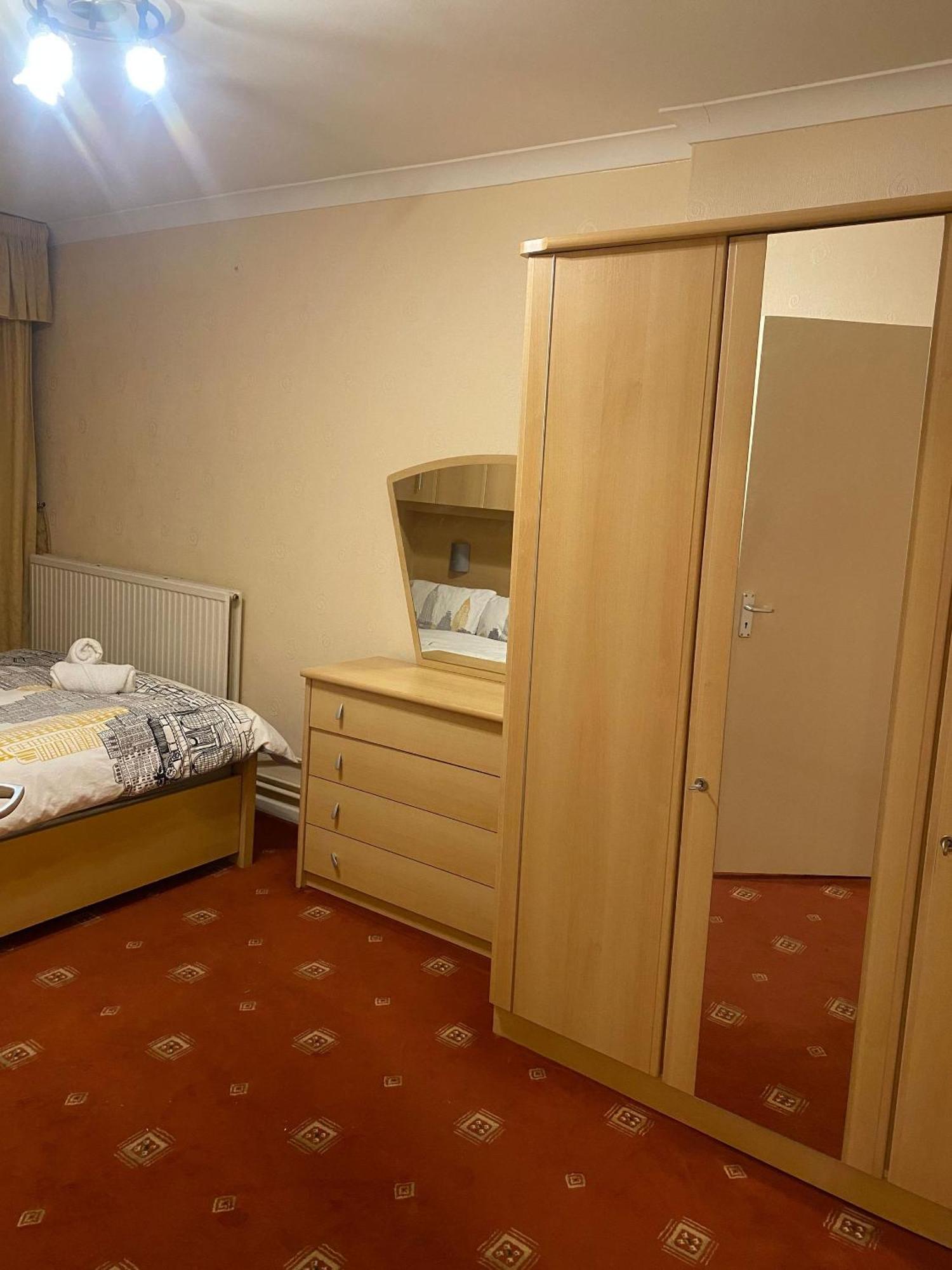 Charming 4-bedroom In East - Perfect Getaway Apartamento Londres