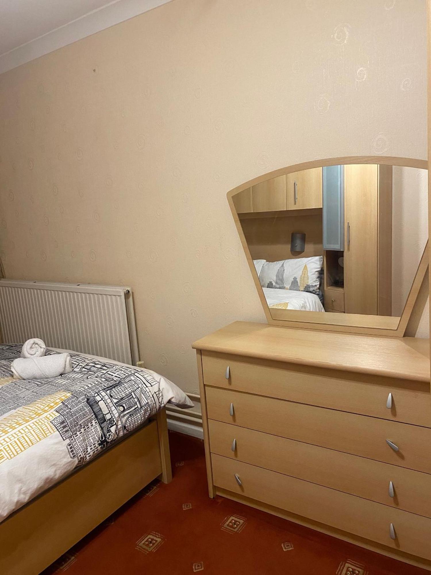 Apartamento Charming 4-bedroom In East - Perfect Getaway Londres