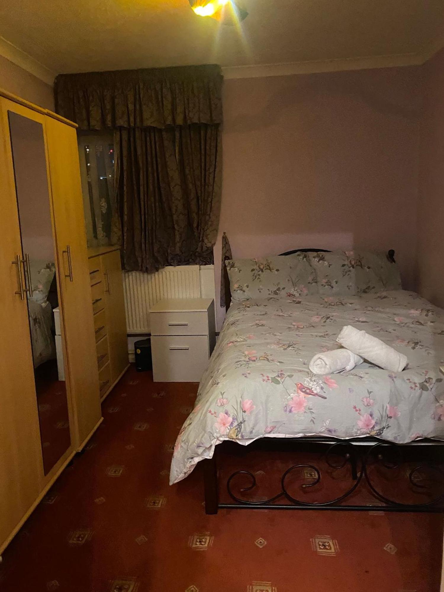 Apartamento Charming 4-bedroom In East - Perfect Getaway Londres