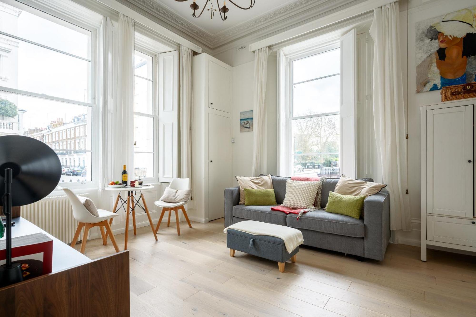 Tranquil Retreat Loft ~ Close To Victoria!