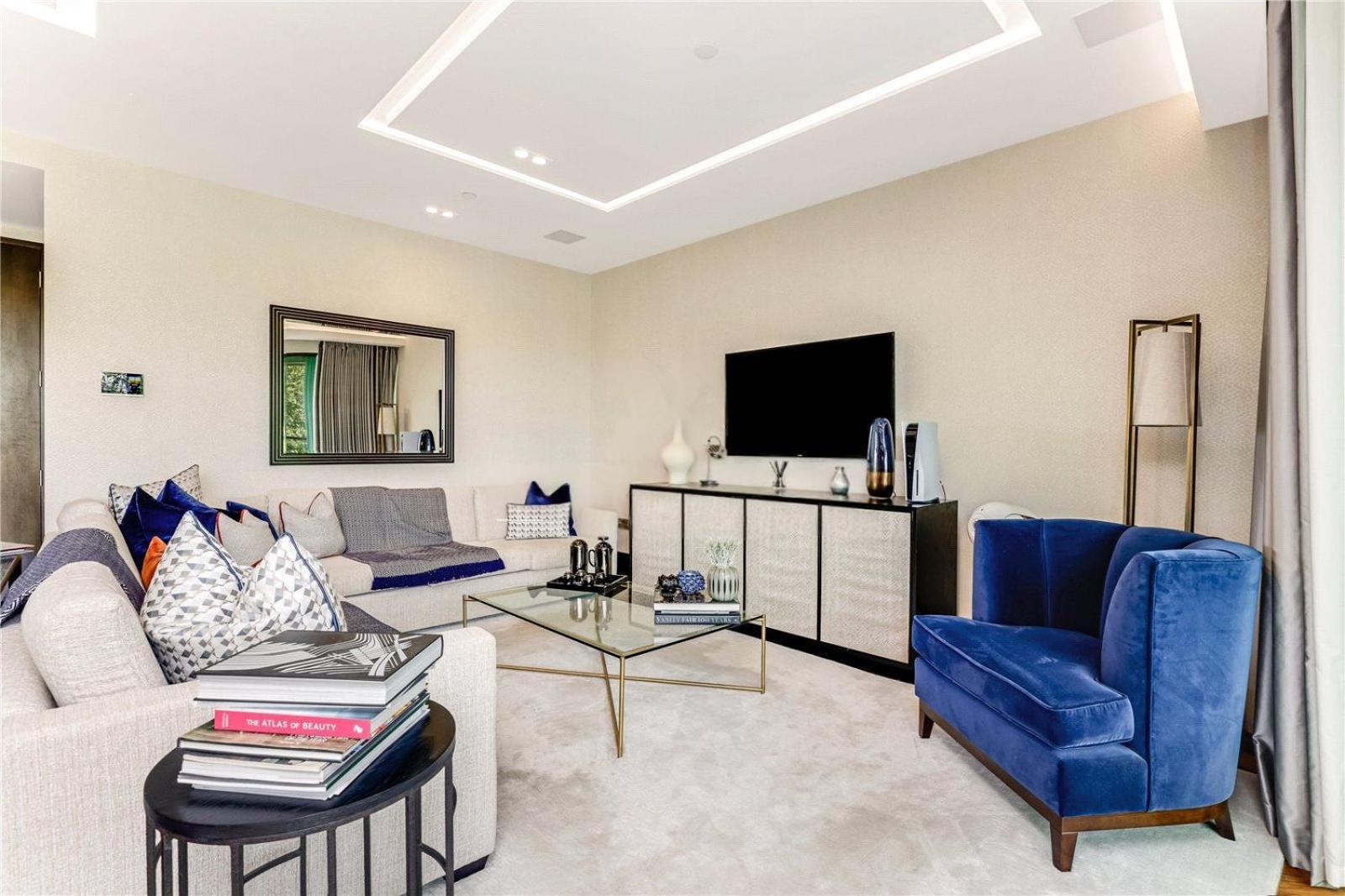 5 Million Pound Super Luxury Large Duplex Penthouse Sleeps 8 London