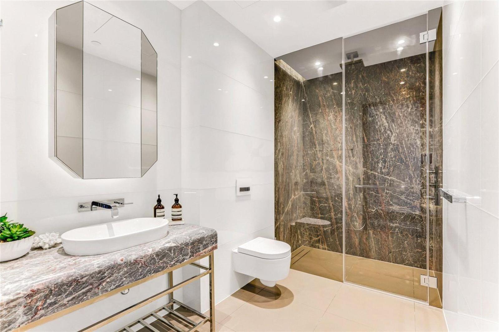 5 Million Pound Super Luxury Large Duplex Penthouse Sleeps 8 *