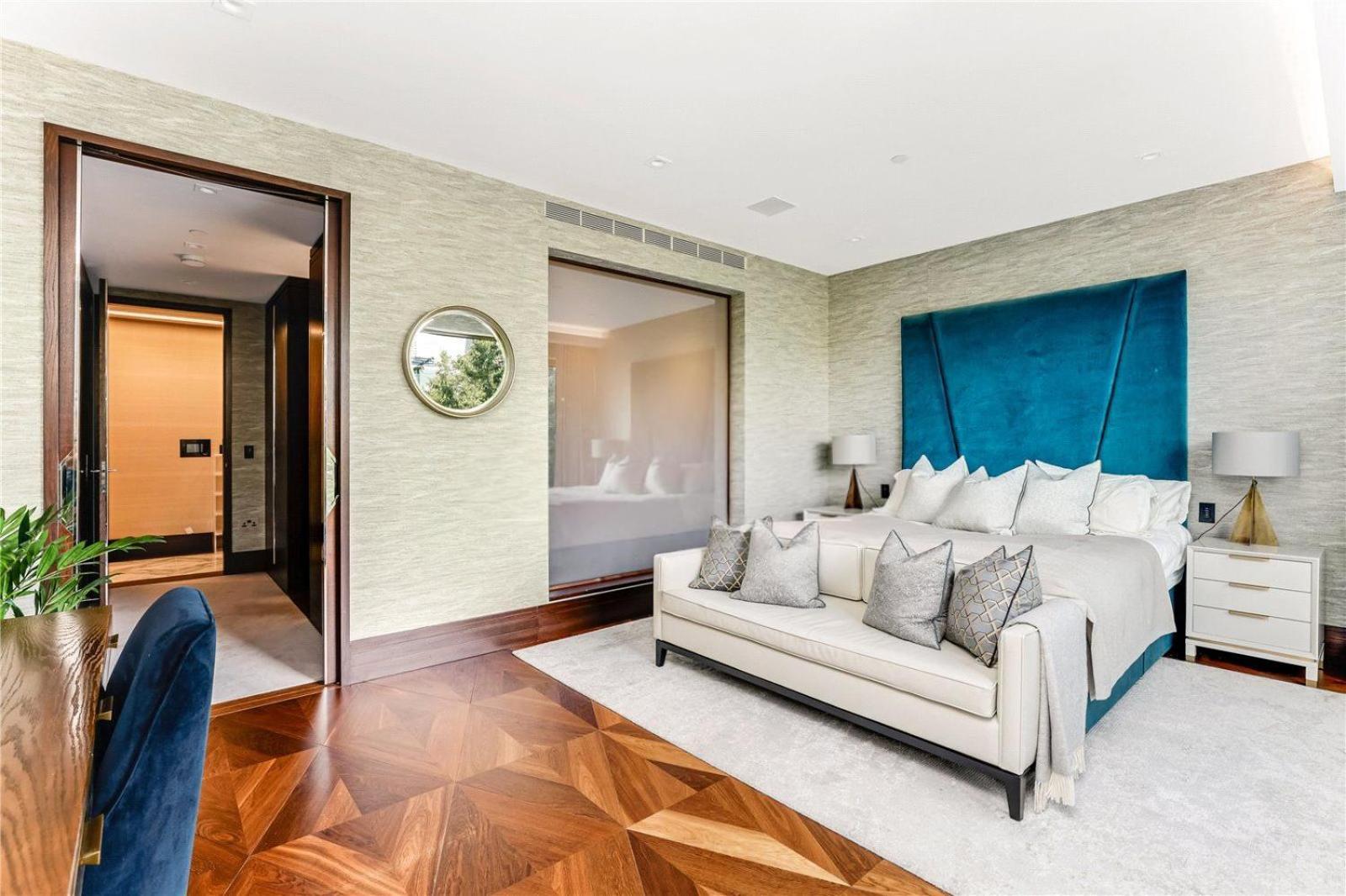 5 Million Pound Super Luxury Large Duplex Penthouse Sleeps 8 London
