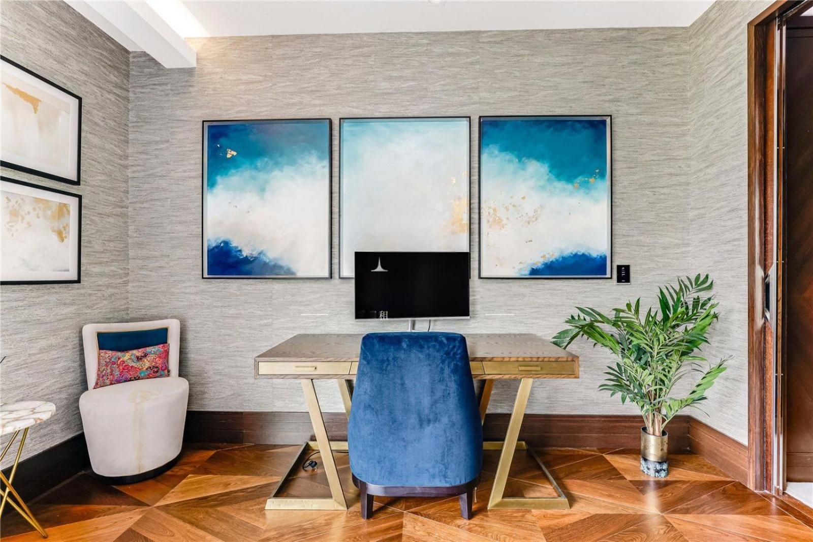 5 Million Pound Super Luxury Large Duplex Penthouse Sleeps 8 *