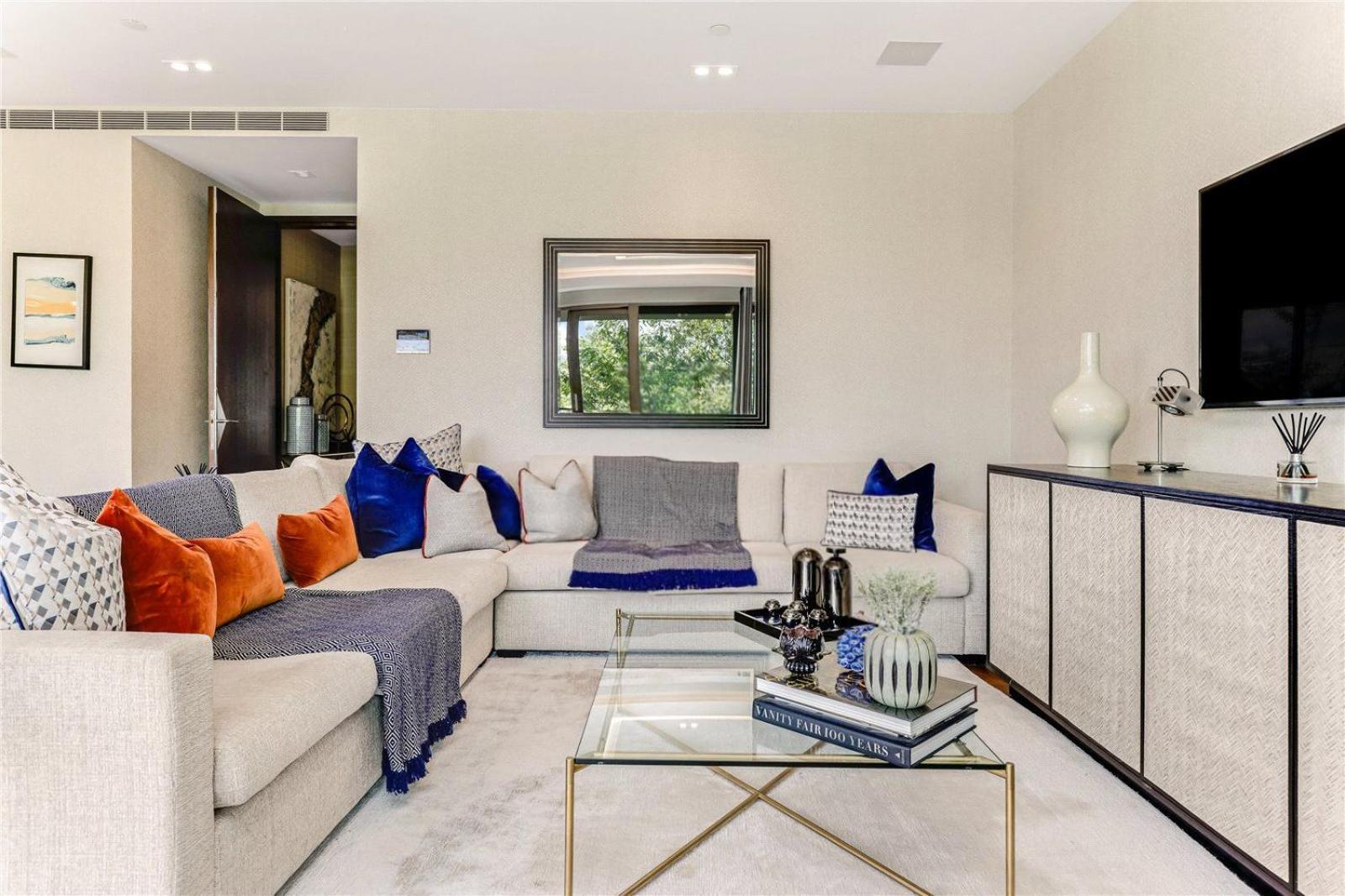 5 Million Pound Super Luxury Large Duplex Penthouse Sleeps 8 Apartment