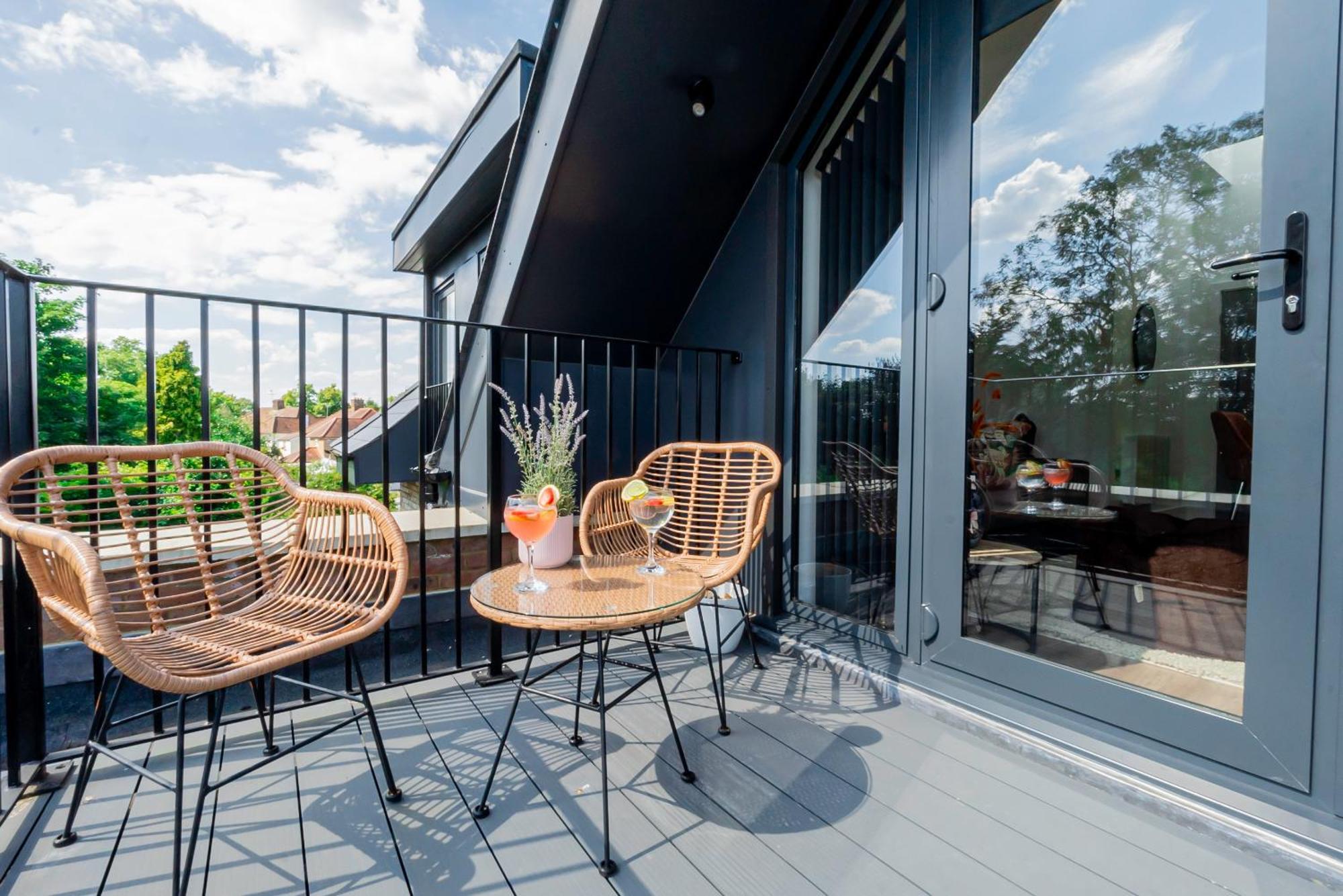 Superb Floor 1-bedroom Flat With Charming Two Balconies Apartamento *
