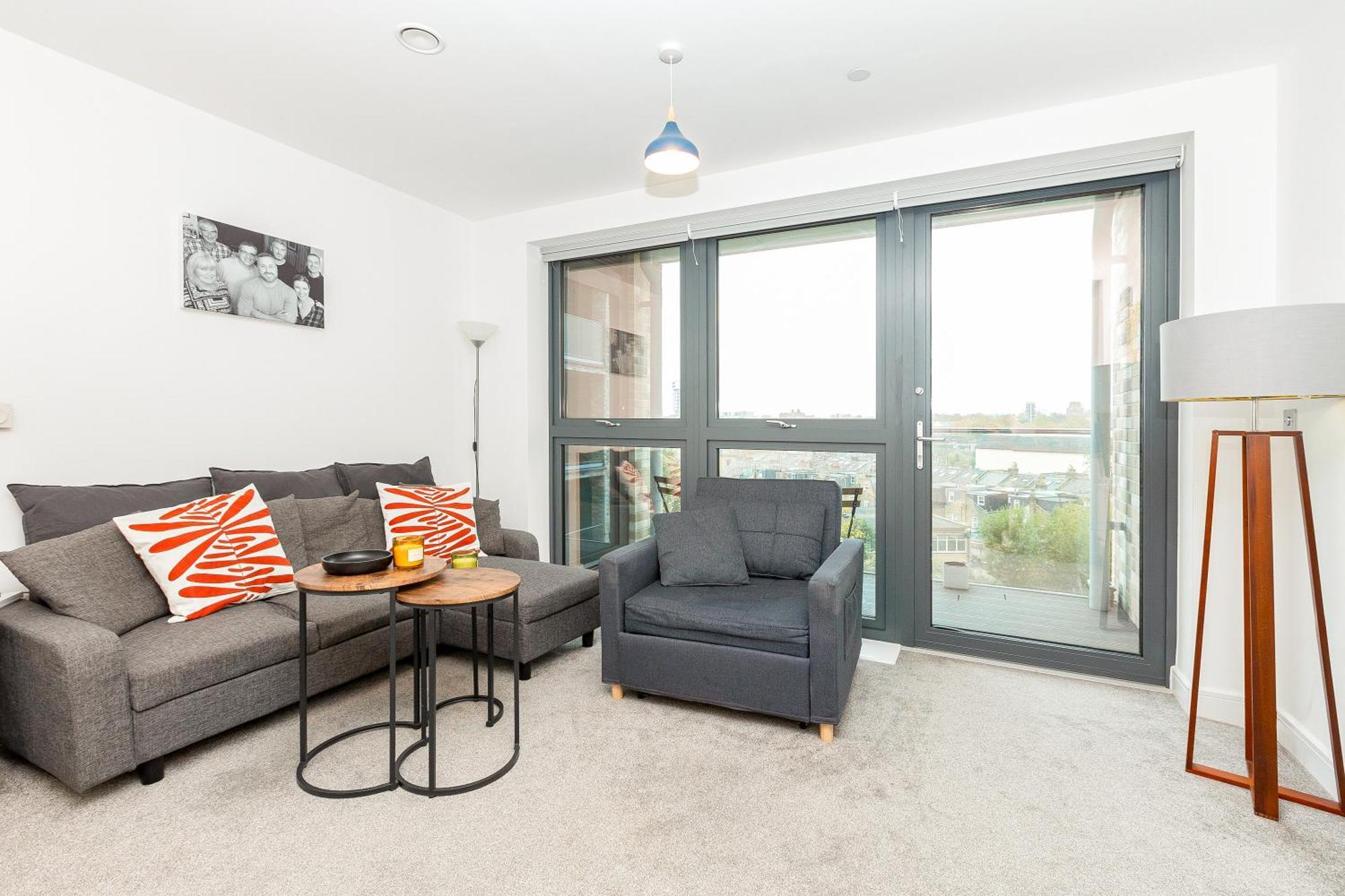 Modern 1br With Balcony & View, Wandsworth * Londres