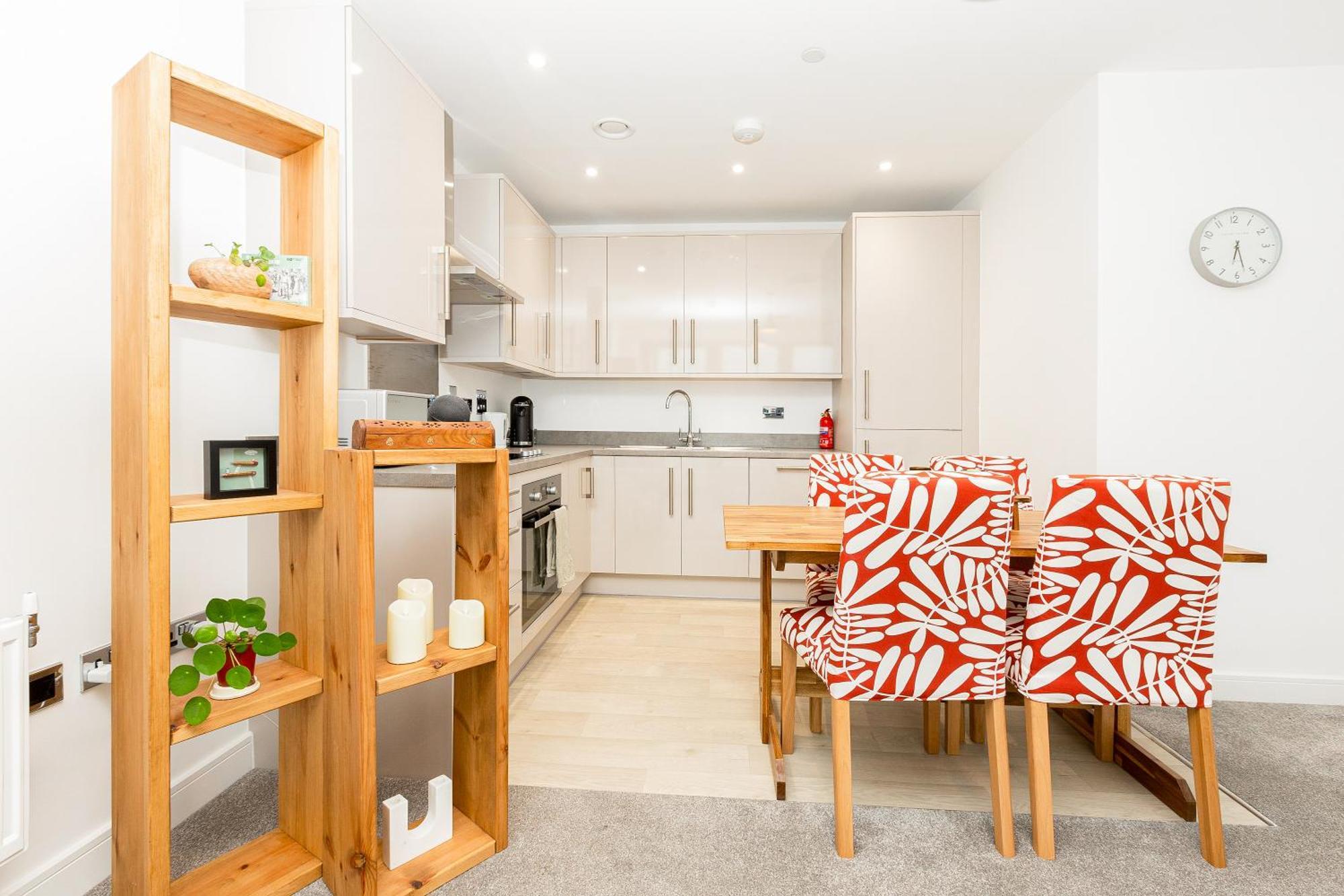 Modern 1br With Balcony & View, Wandsworth Appartement Londres